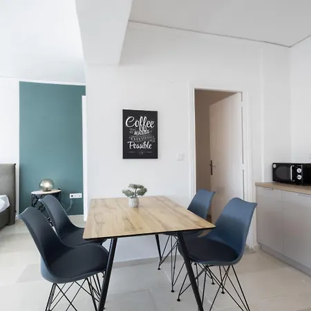 Hip And Fun Apt A-3